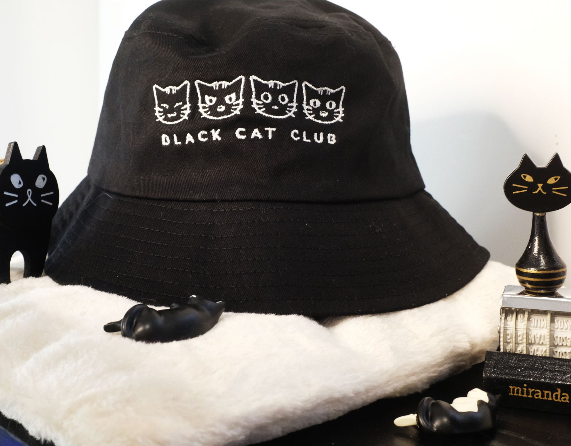 Black Cat Club Reversible Bucket Hat – Maofriends